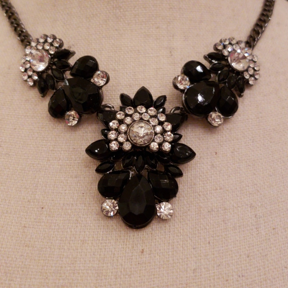 Amrita Singh Flower Bib Necklace NWT